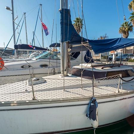 Pequeno Velero En Port Forum Ideal Para Backpackers ซานต์อาเตรียเดเบซอซ ภายนอก รูปภาพ