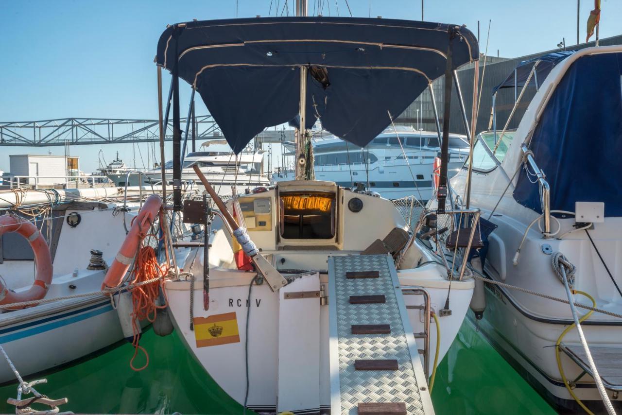 Pequeno Velero En Port Forum Ideal Para Backpackers ซานต์อาเตรียเดเบซอซ ภายนอก รูปภาพ